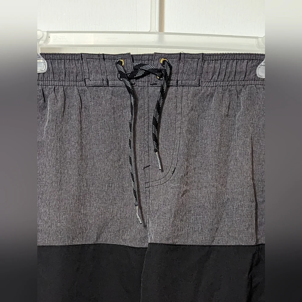 Men's Nike Core Split 9 Inch Swim Trunks Volley ShortsBlack and Gray Size Large